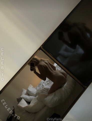Sinasunchez nude photo 9