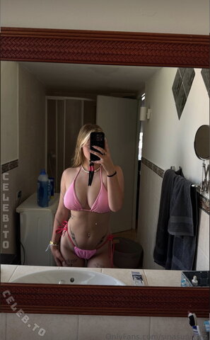 Sinasunchez nude photo 2