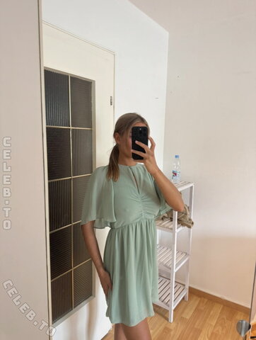 sinaue nude photo 4