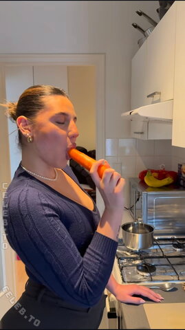 Sinayourfav nude photo 8