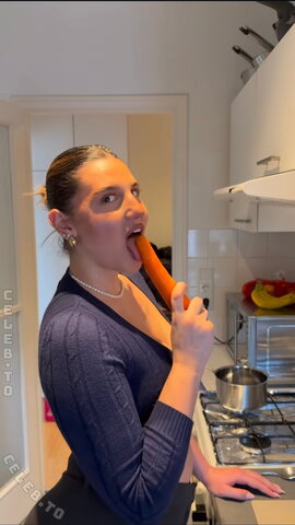Sinayourfav nude photo 7