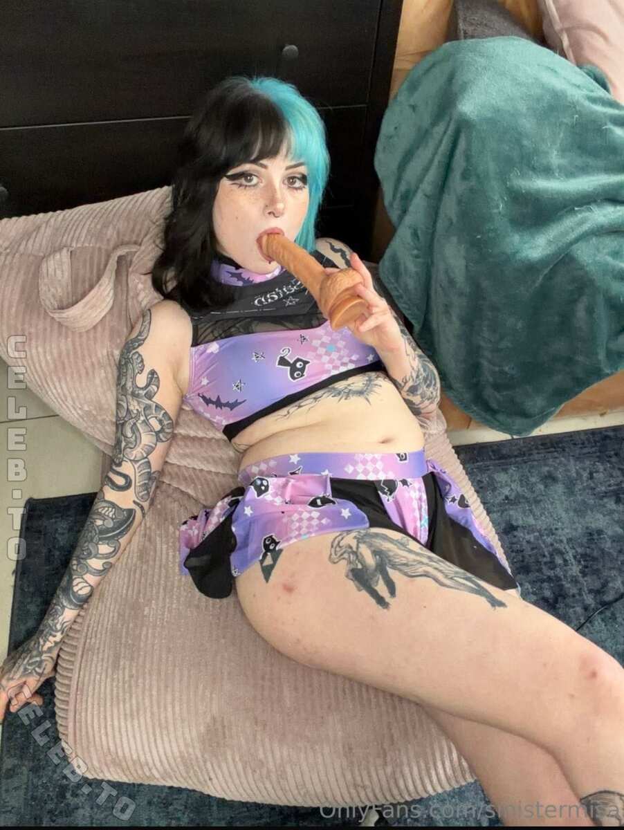 Sinistermisa nude photo 1