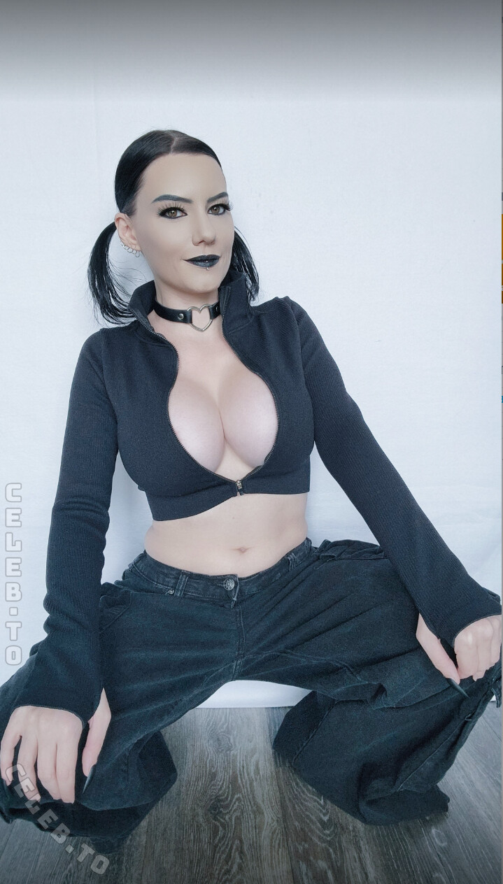 Sinnocent nude photo 2