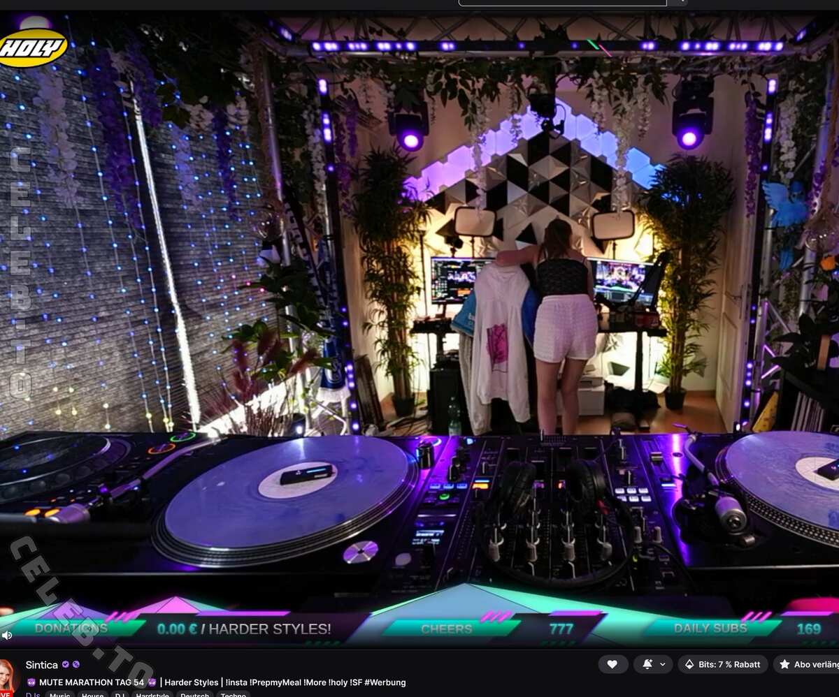 Sintica nude photo 1