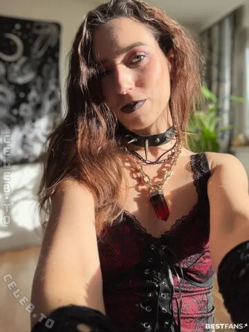 Skarlya nude photo 7