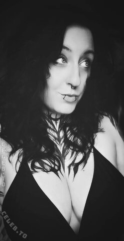 Skelli Hot (1 photo)
