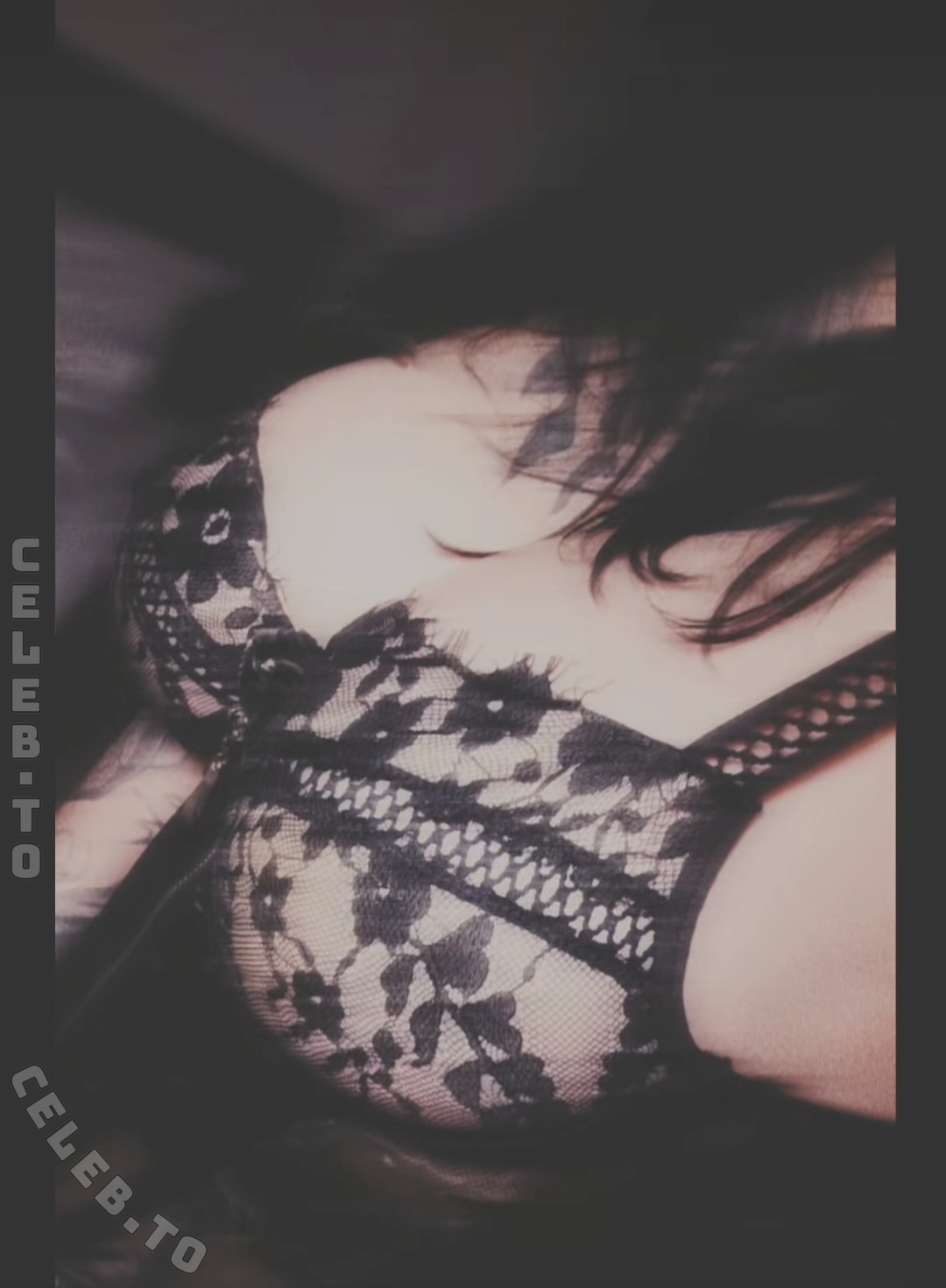 Skelli nude photo 2