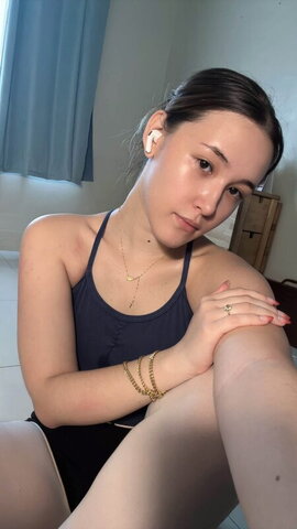 Skwid nude photo 2