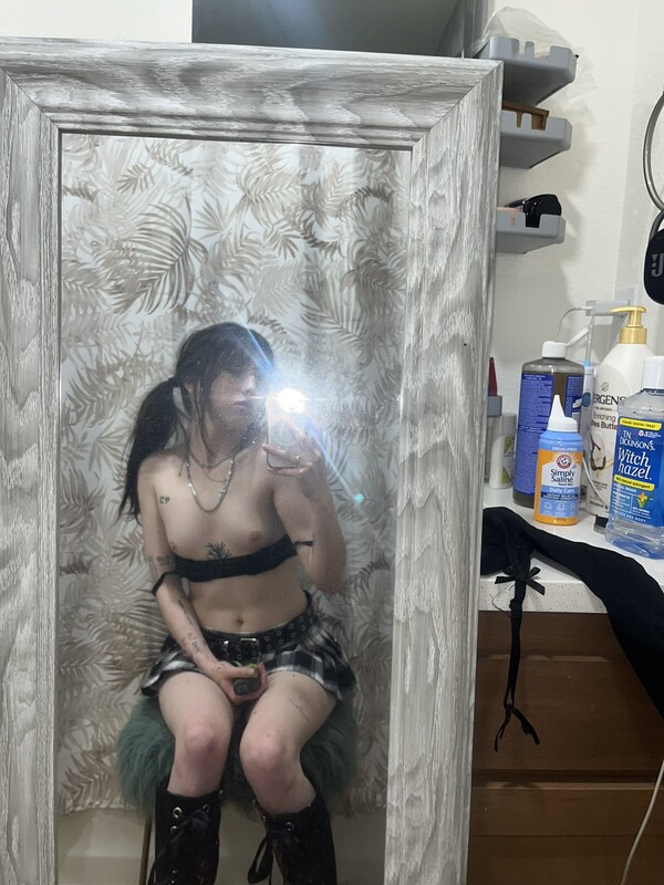 skye nude photo 6