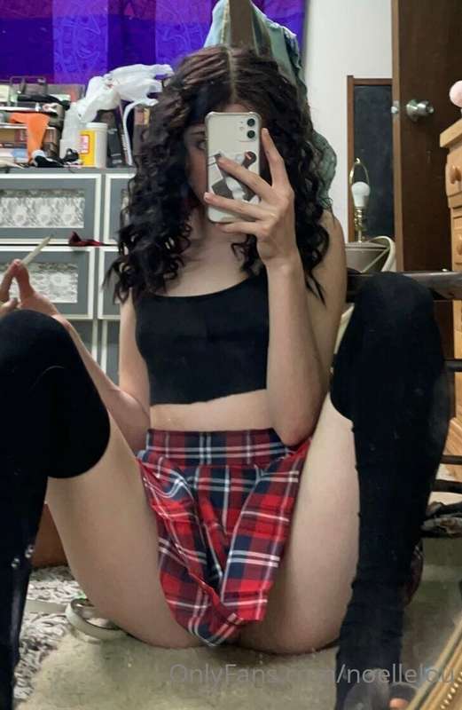 skye nude photo 3