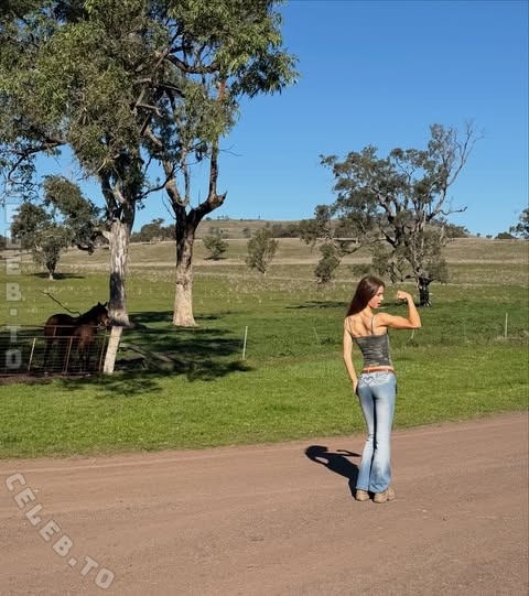 Skyla Rudd nude photo 3