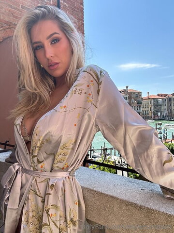 Skylersimpsonn nude photo 22