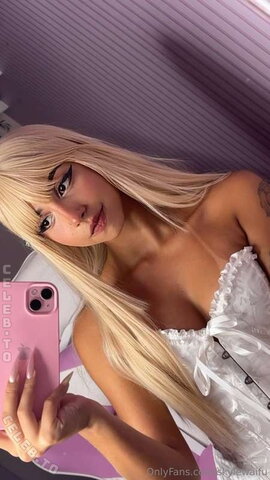 skylewaifu nude photo 13