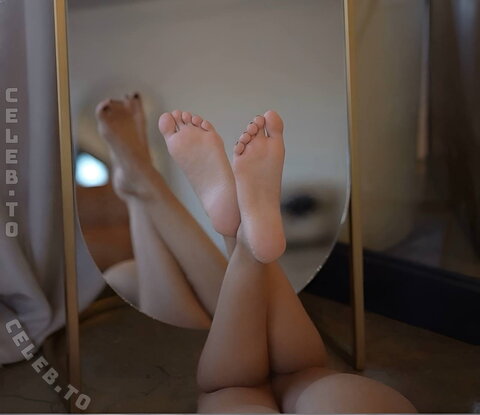 Slayeas nude photo 26