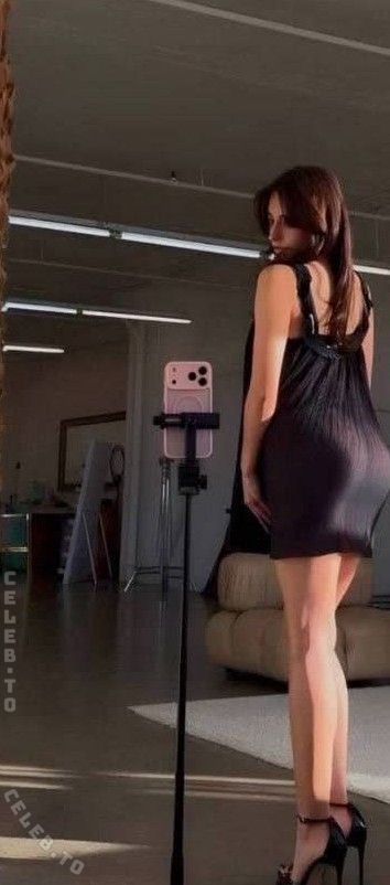 Slayeas nude photo 2