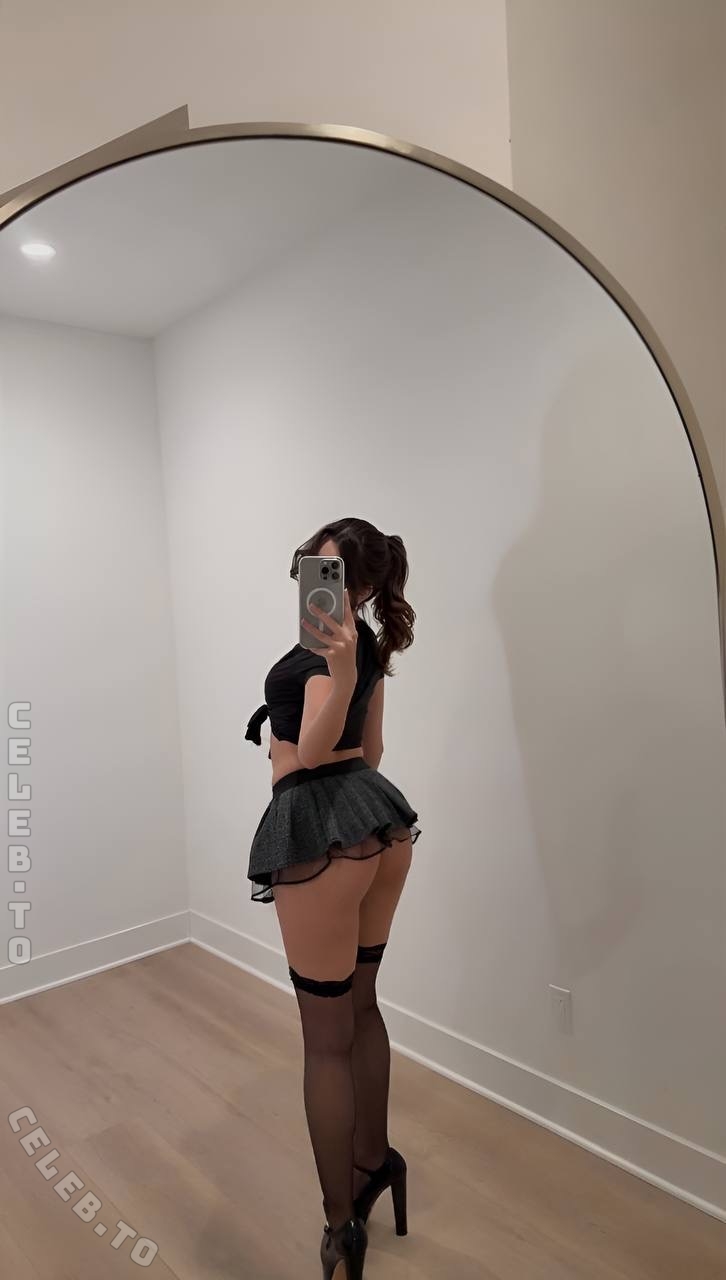 Slayeas nude photo 2