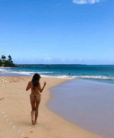 Slayeas nude photo 2