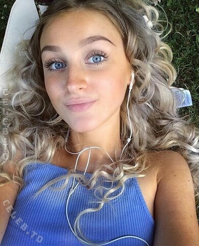 Slimladysashka nude photo 6