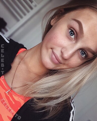 Slimladysashka nude photo 8