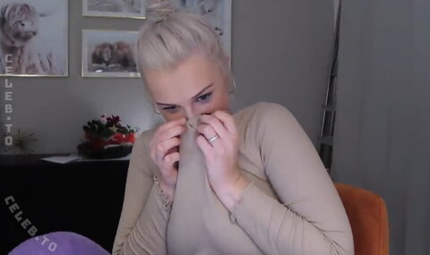 Slimladysashka nude photo 2