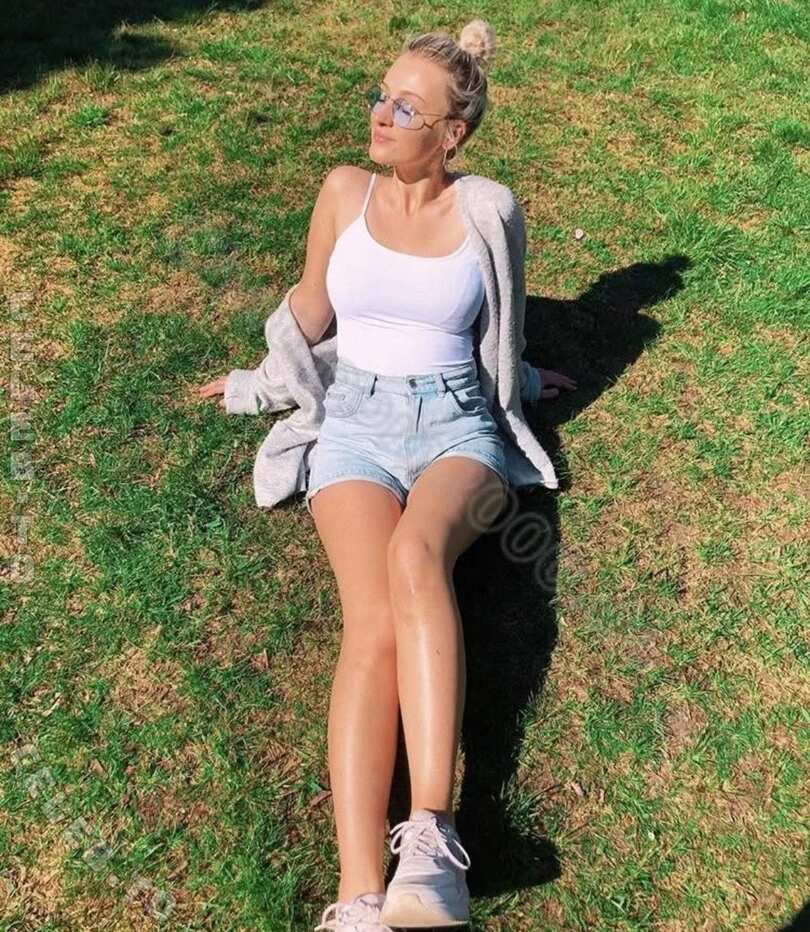 Slimladysashka nude photo 1