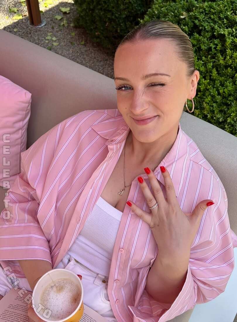 Slimladysashka nude photo 1