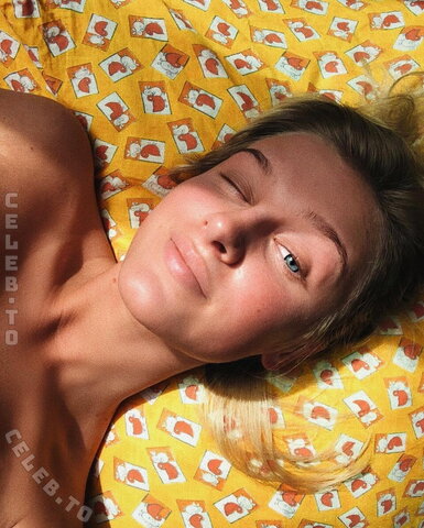 Slimladysashka – I don't see any clothes...