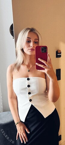 Slimladysashka nude photo 2