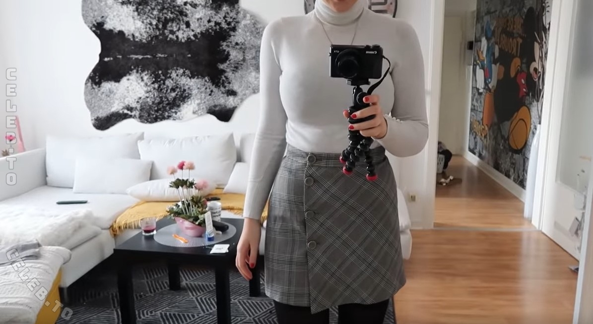 Slimladysashka nude photo 2