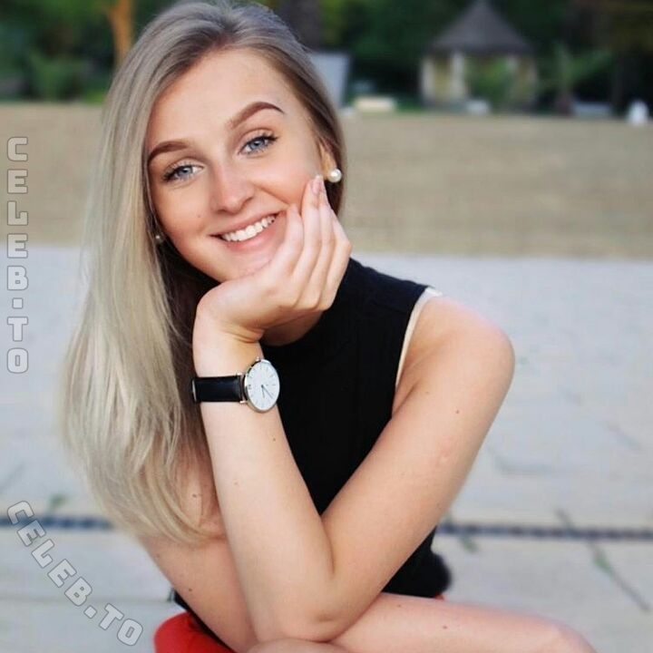 Slimladysashka nude photo 2
