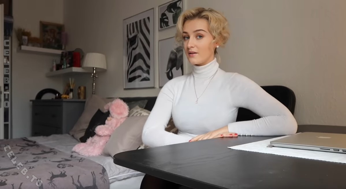 Slimladysashka nude photo 2