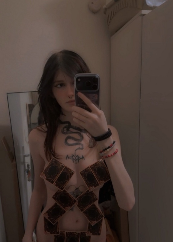 Sm0ltiddym0thgf nude photo 1