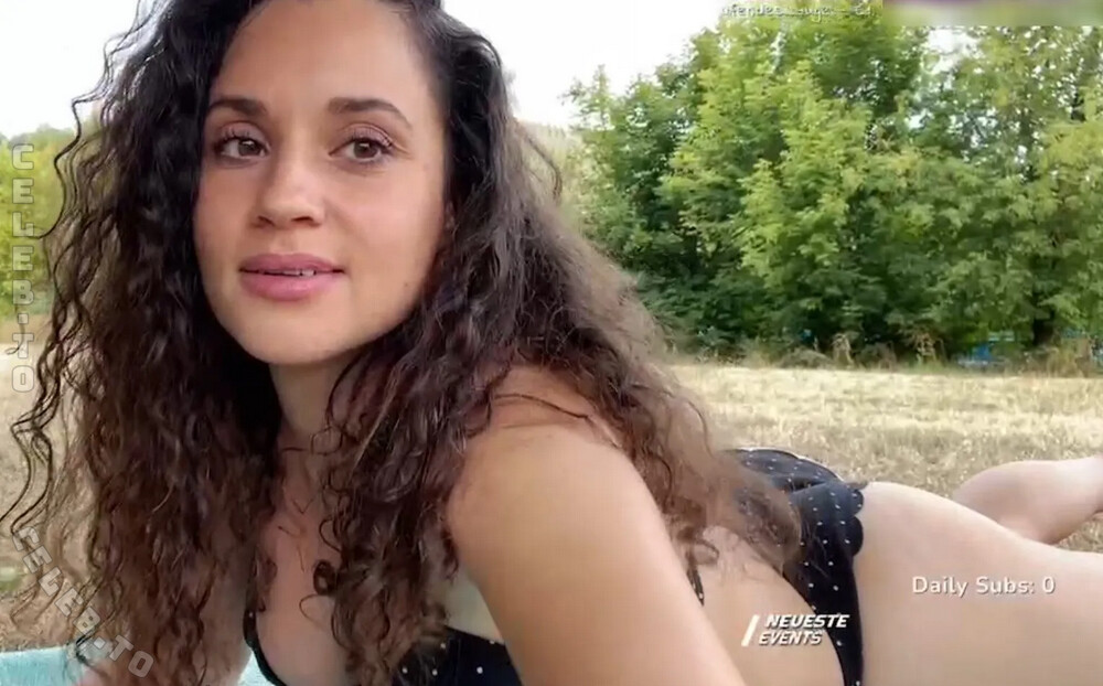 SmallCurlyFry nude photo 1
