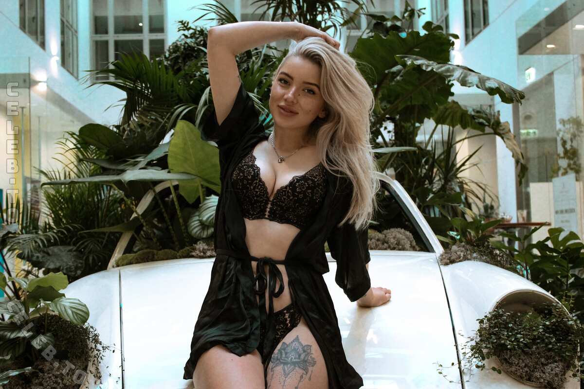 Smallybelle nude photo 3