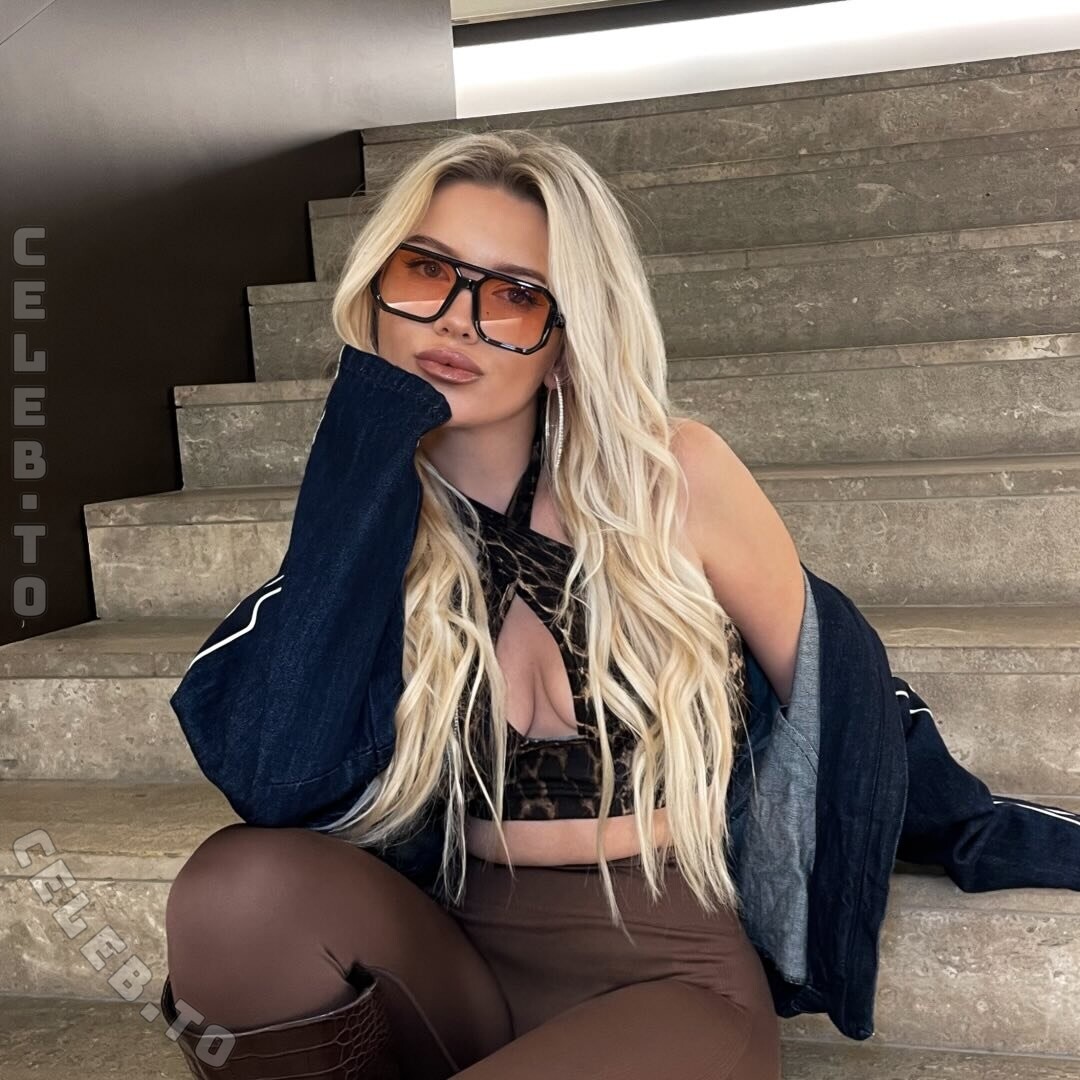 Smallybelle nude photo 10