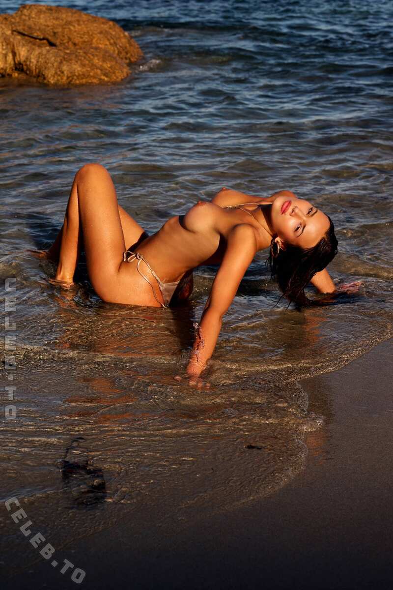 Smashedely nude photo 4