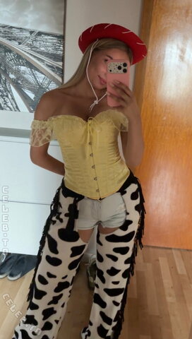 Snipsska nude photo 9