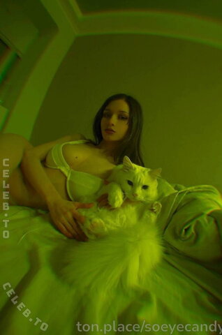 Soeyecandy nude photo 13