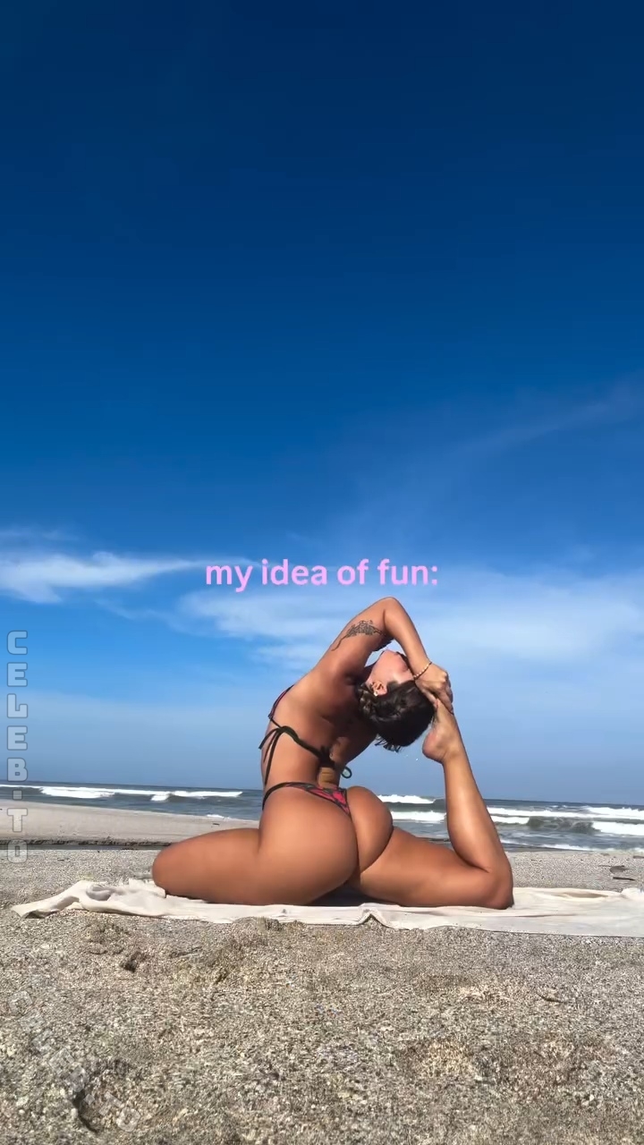 Sofia Fabbri nude photo 1