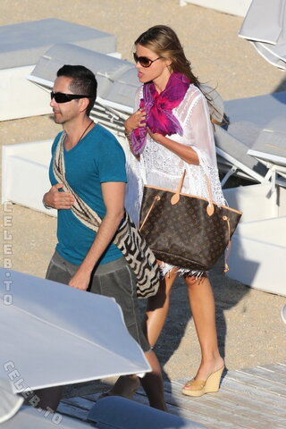 Sofia Vergara nude photo 18