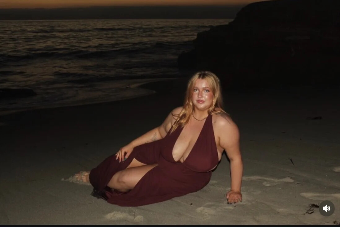 Sofia nude photo 4