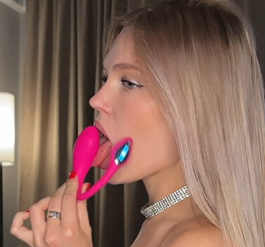 SOFICUMS nude photo 5