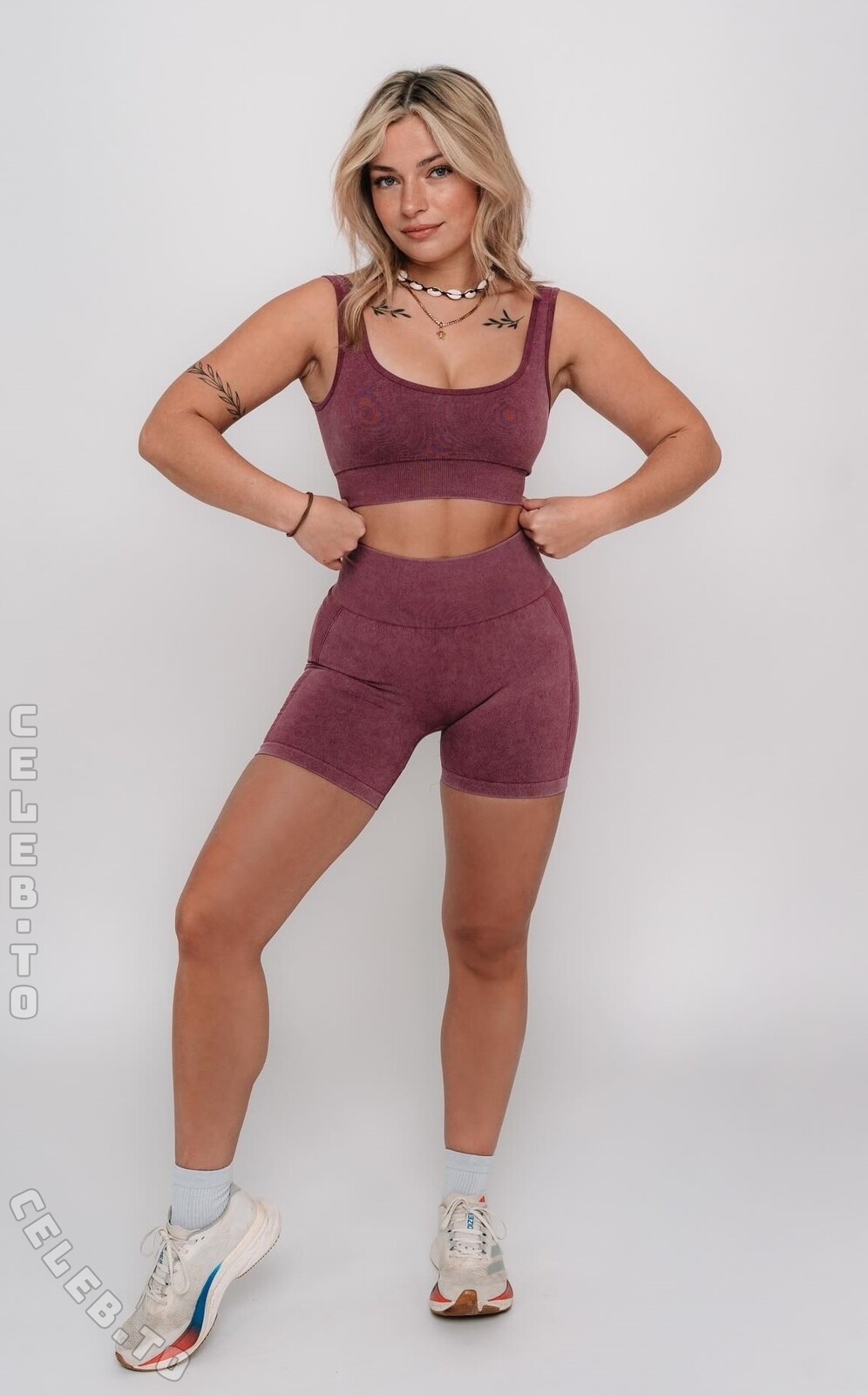 Sofie Richter nude photo 7