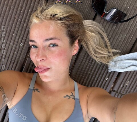 Sofie Richter nude photo 2