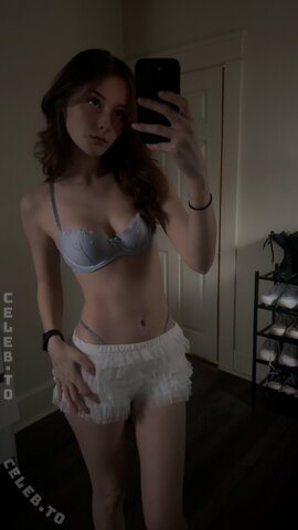 soggyalien22 nude photo 14