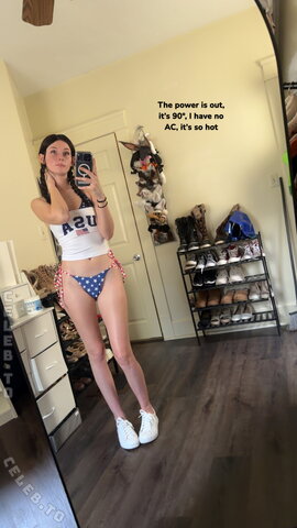 soggyalien22 nude photo 43