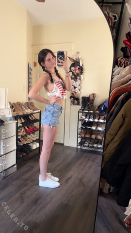 soggyalien22 nude photo 33