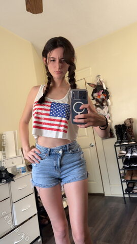 soggyalien22 nude photo 31