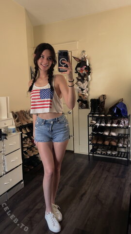 soggyalien22 nude photo 28