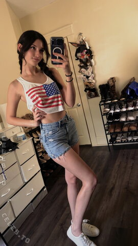 soggyalien22 nude photo 27